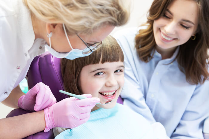 前歯だけの矯正で歯並びは治せる？部分矯正できる歯並びの種類やメリット・デメリットとは